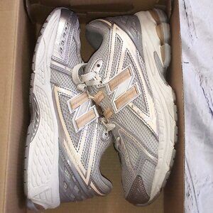 New Balance 1906 Big kids Gray and Orange